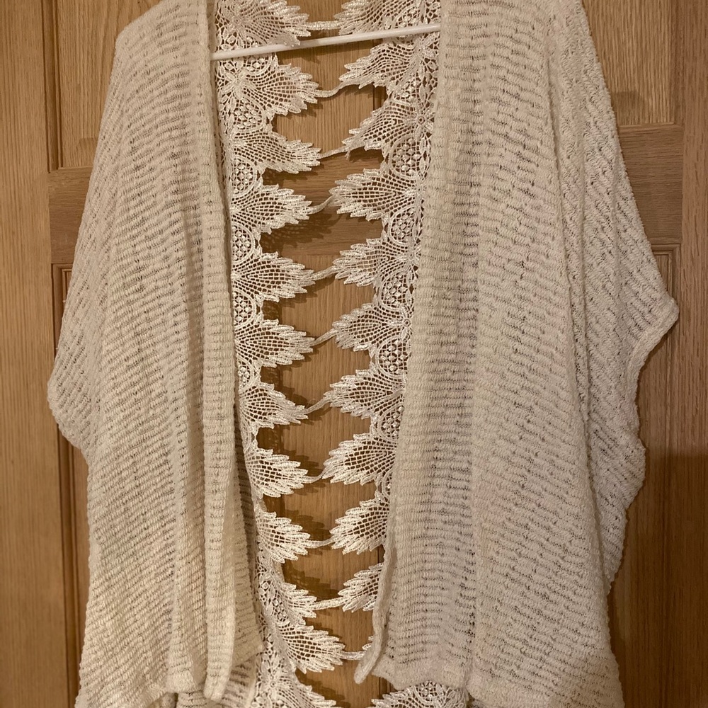 NWOT lace detail kimono
